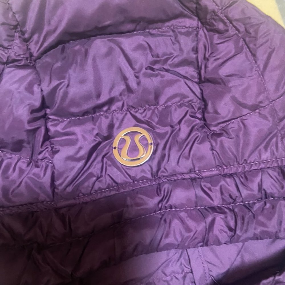 Lululemon Fluffin Awesome Down Puffer Jacket in Plum, Sz 4 - Picture 6 of 6